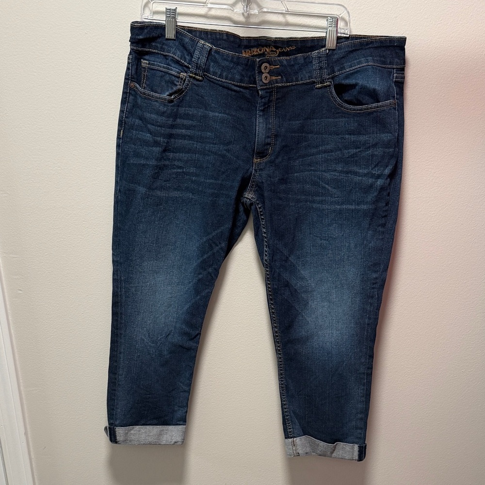 EUC- Juniors Arizona Jean Company Blue Denim Capri Jeans Size 19